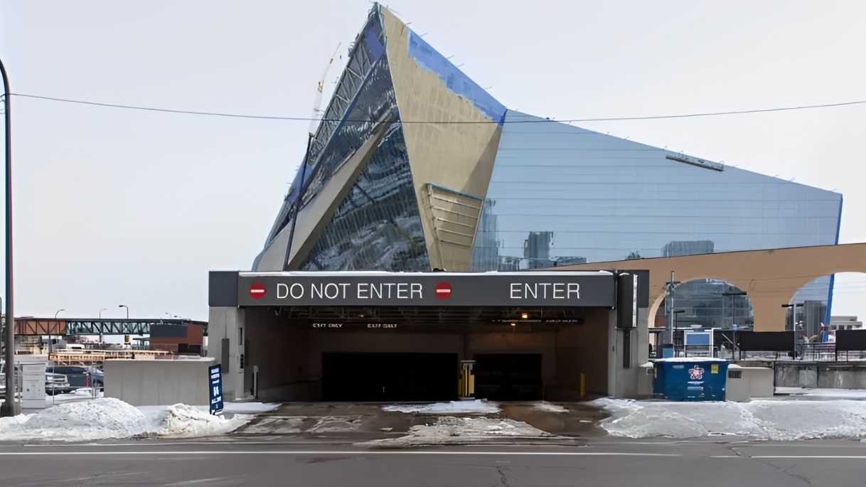 425 Park Ave Parking