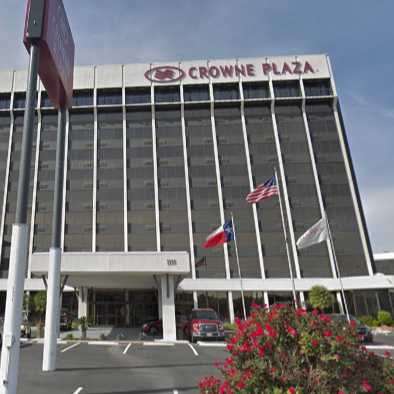 Crowne Plaza San Antonio (SAT) Airport Parking