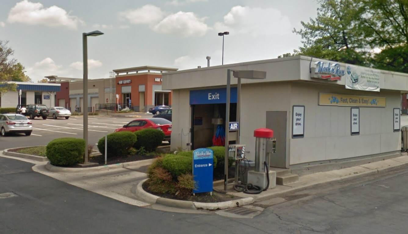Loehmanns Plaza Exxon Tiger Mart- Falls Church
