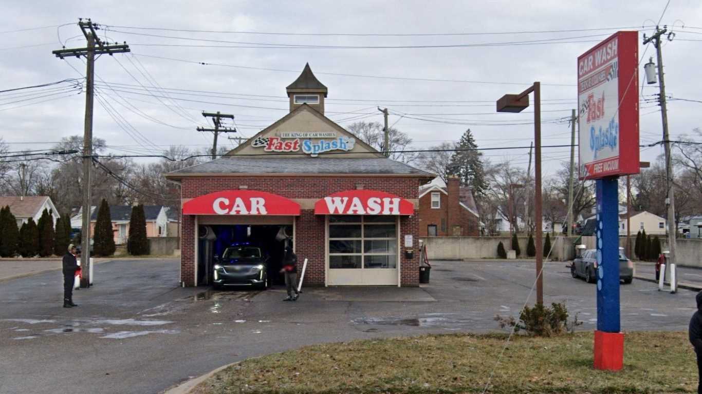 Fast Splash- 12495 E 8 Mile Rd