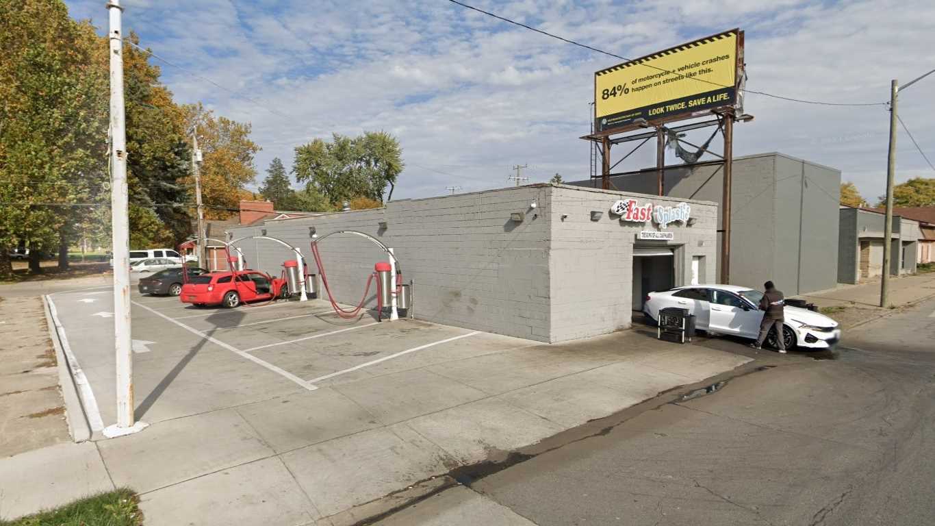 Fast Splash- 18344 W McNichols Rd