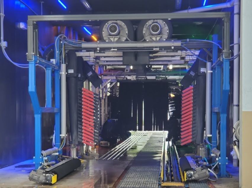 EL CAR WASH - Little Havana