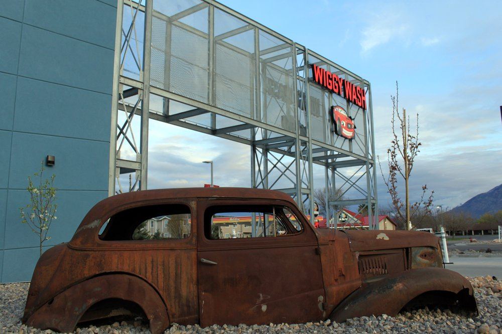 Wiggy Car Wash - Redwood Rd