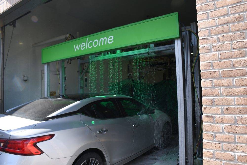Benny's Car Wash - Lee