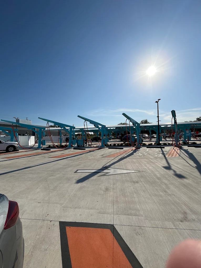 Bubble Down Car Wash - Wesley Chapel