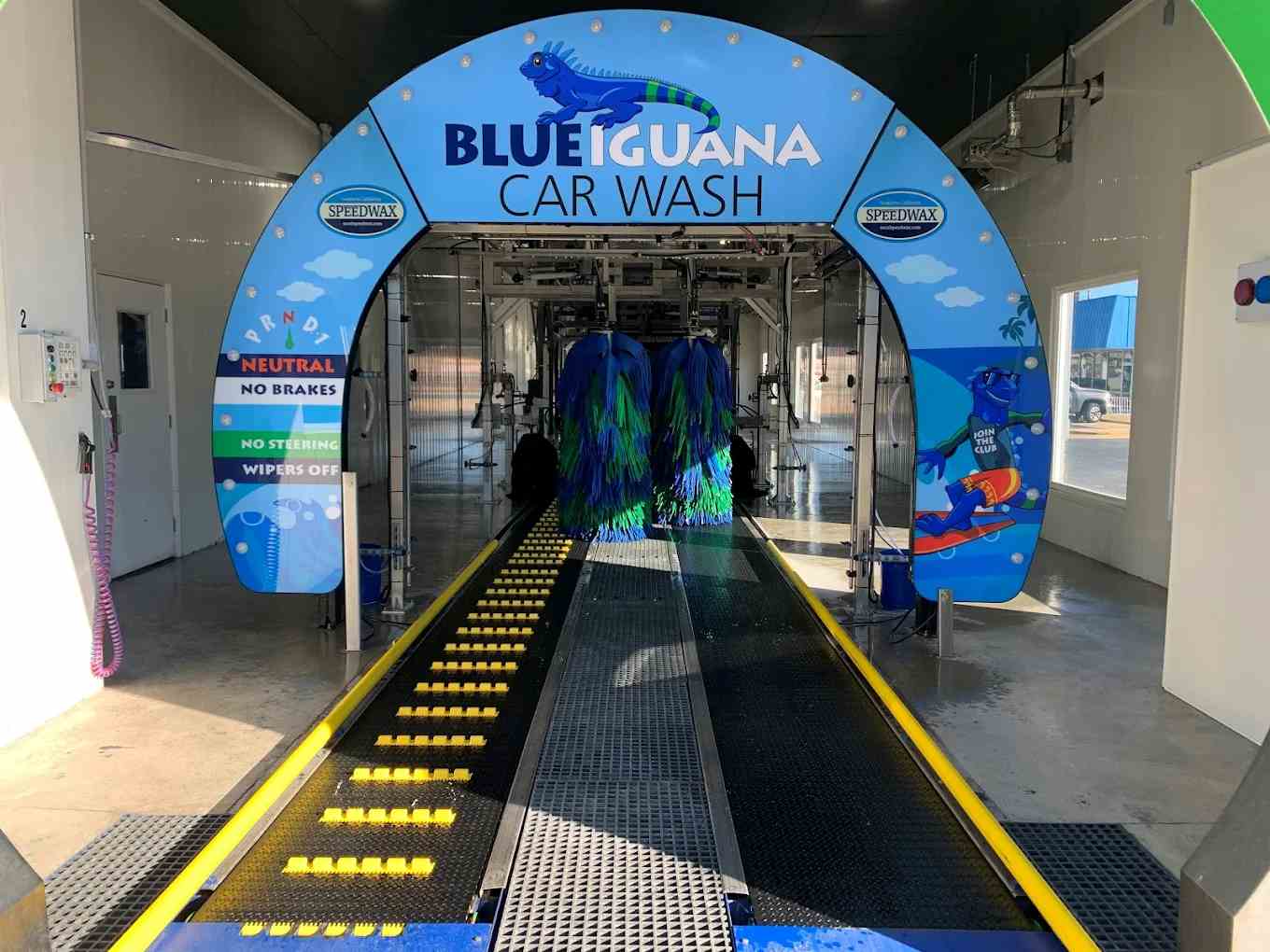 Blue Iguana Car Wash - 3155 S Campbell