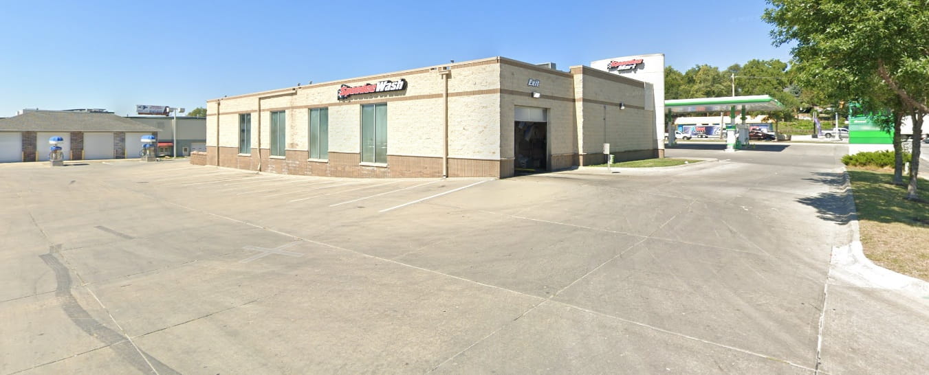 Russell Speeder's Car Wash -  6003 Center St
