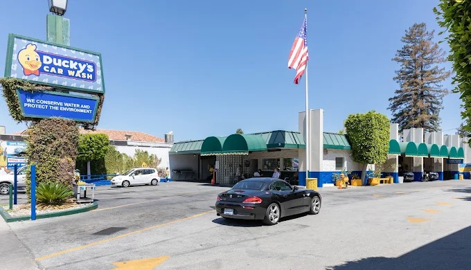 Ducky's Car Wash - Menlo Park