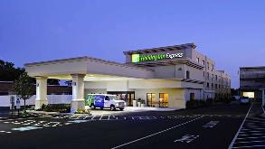 Holiday Inn Express PHL Airport Parking