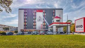 OYO TownHouse IAH Airport Parking