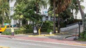 1501 Collins Ave Parking