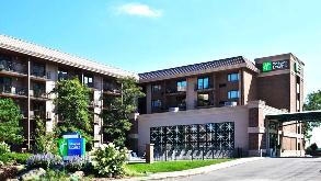 Holiday Inn Express ORD Airport Parking