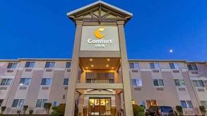 60 East Stewart Ave (Comfort Inn Medford South) Parking