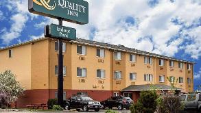 Quality Inn Dubuque on Hwy 20_4055 McDonald Dr Parking