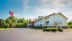 315 Lake Dr Parking