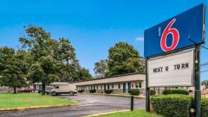 Motel 6 Tinton Falls  4035 Route 33 W Parking