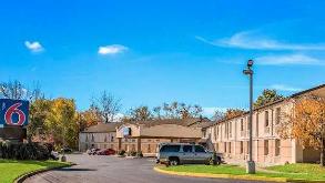 Motel 6 Levittown   6401 Bristol Pike Parking