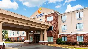 Comfort Inn & Suites Pine Bluff  3620 Camden Rd Parking