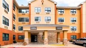 13858 N US Hwy. 183 Parking
