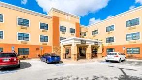 7524 State Rd Parking