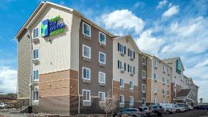 3350 North Chestnut St Parking