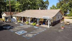 1120 N Main Street (Skylark Shores Resort) Parking