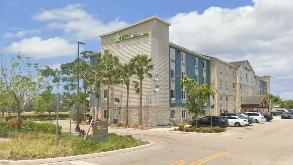 1400 SW 11th Way Parking