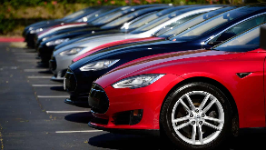 2035 Auto des Laurentides Parking