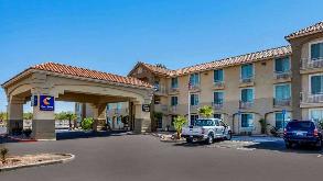 2354 South Fourth Street (Comfort Inn) Parking