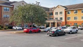 5511 Abercorn St. Parking