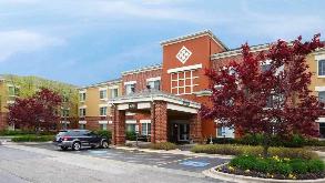 675 Woodlands Pkwy Parking