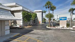 1710 Tamiami Trail South Parking