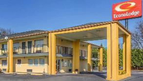 1207 Highway 19 North Parking
