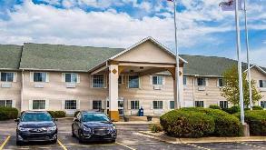 136 Plaza Dr (Comfort Inn) Parking