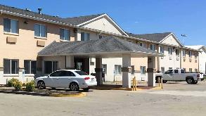2811 Woodlawn Rd Parking