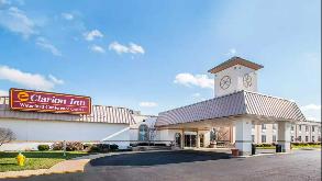 Photo of 933 S Riverside Drive Parking spot, located 2.7 mi away from IL