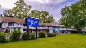 48 Cranberry Hwy Parking