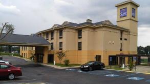 6603 Highway 49 North Parking