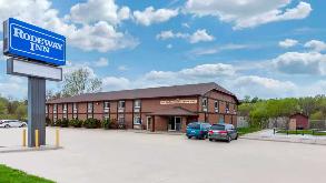1355 S Highway 30 Parking