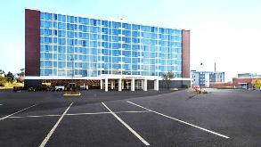 Comfort Inn & Suites 7007 Grover Street Parking