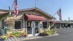 901 S Riverside Ave(Rodeway Inn Medford South I5) Parking