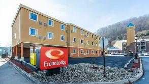 430 Napoleon Place Parking