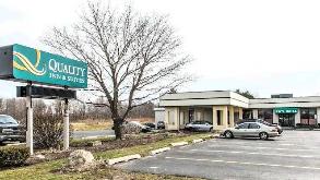 6467 Sterrettania Road (Quality Inn & Suites) Parking