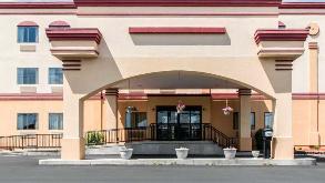 1252 Harrisburg Pike Parking