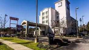 2208 Airport Boulevard Parking