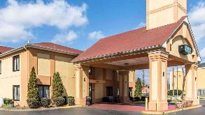 Quality Inn & Suites_1335 McRee St Parking