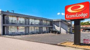 Econo Lodge - 221 W Main St Garage