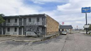 1209 I 35 N Parking