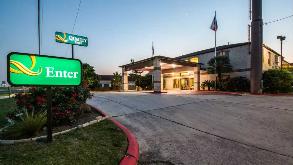 Photo of 1611 North Interstate 35 (Quality INN) Parking spot, located 5.5 mi away from TX