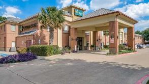 Quality Inn 5021 West Plano Pkwy Garage